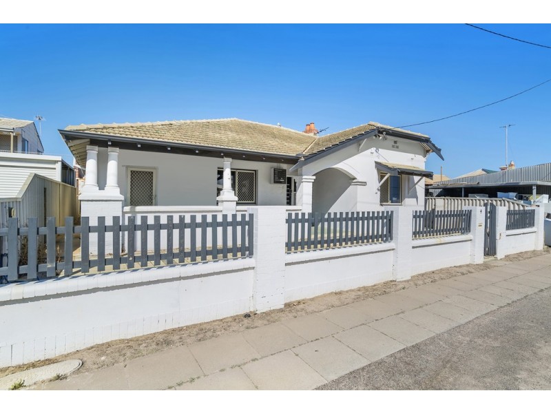 4 Snowdon Street, Geraldton WA 6530