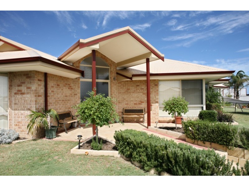 10 Columbus Boulevard, Wandina WA 6530