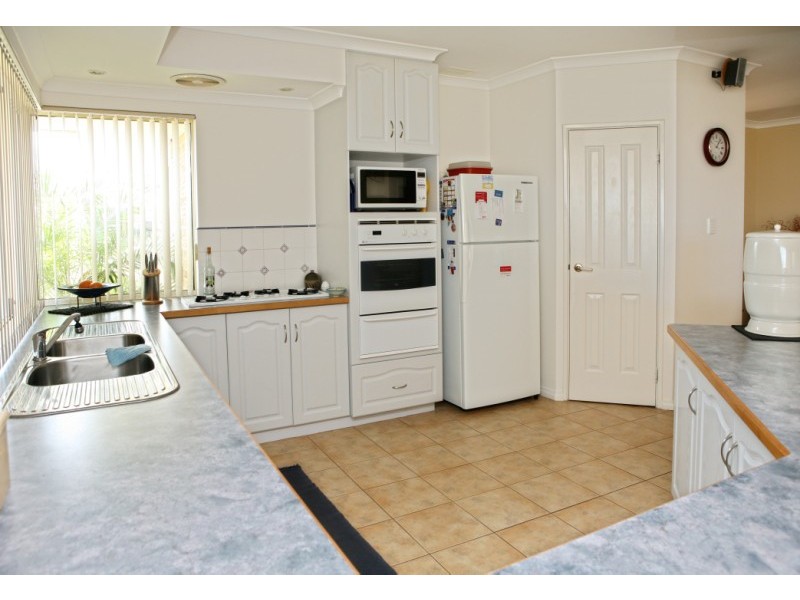 10 Columbus Boulevard, Wandina WA 6530