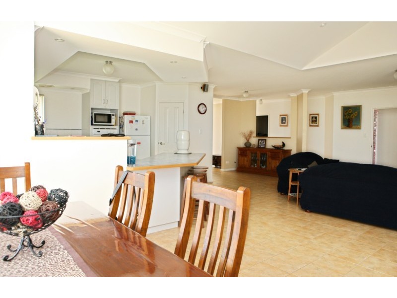 10 Columbus Boulevard, Wandina WA 6530