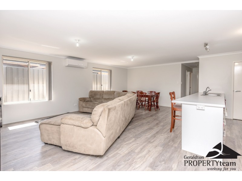 33 Stillwater Avenue, Drummond Cove WA 6532