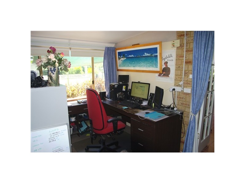 11 Tulloch Drive, Dongara WA 6525