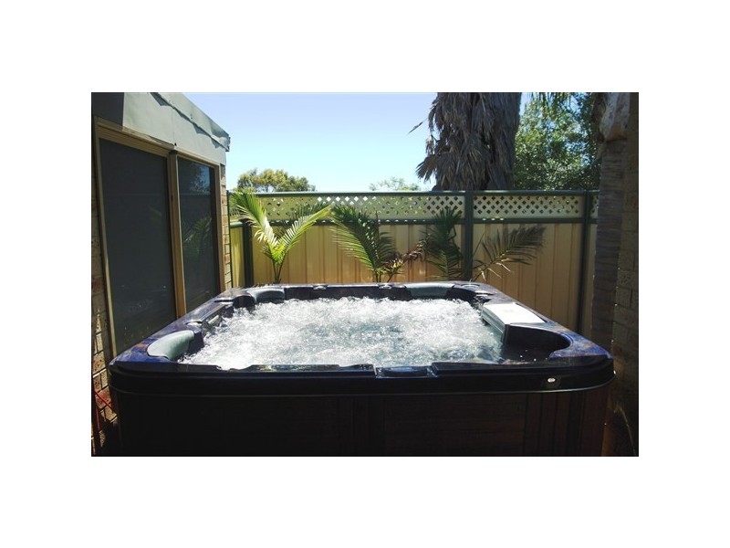 11 Tulloch Drive, Dongara WA 6525