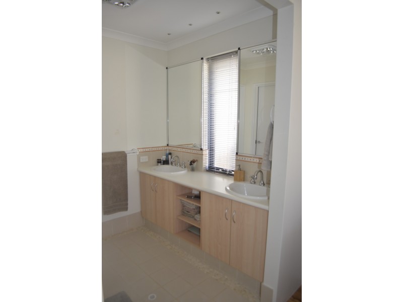 33 Wavecrest Circle, Drummond Cove WA 6532