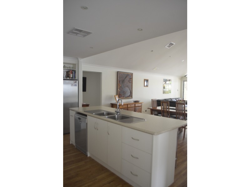 33 Wavecrest Circle, Drummond Cove WA 6532