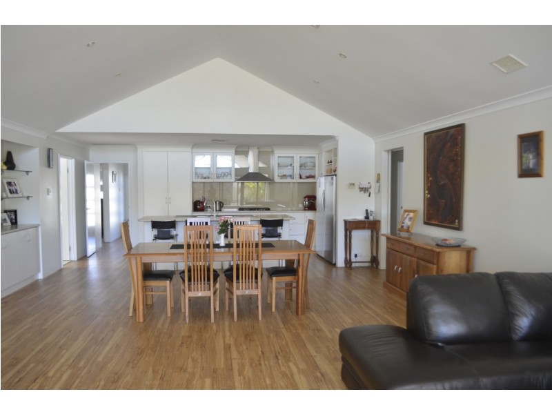 33 Wavecrest Circle, Drummond Cove WA 6532