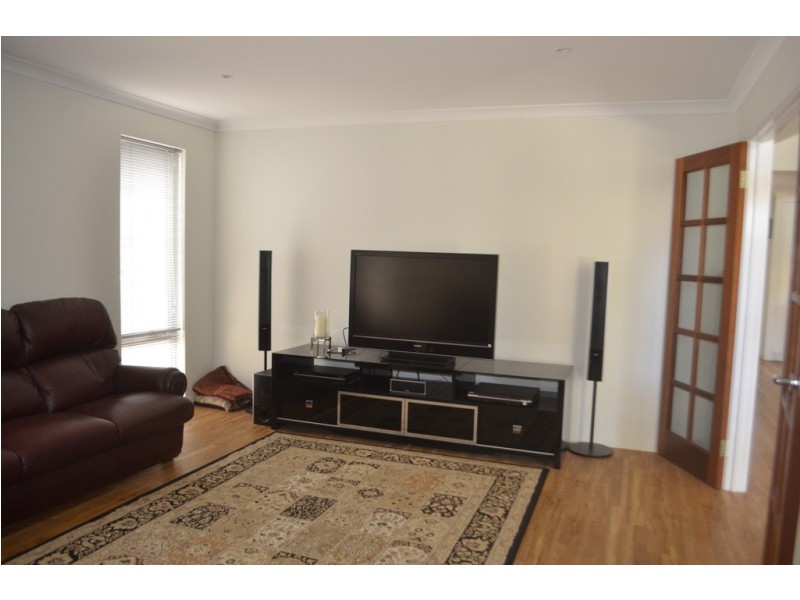 33 Wavecrest Circle, Drummond Cove WA 6532