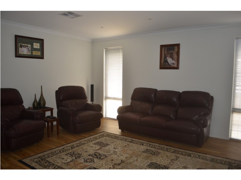 33 Wavecrest Circle, Drummond Cove WA 6532