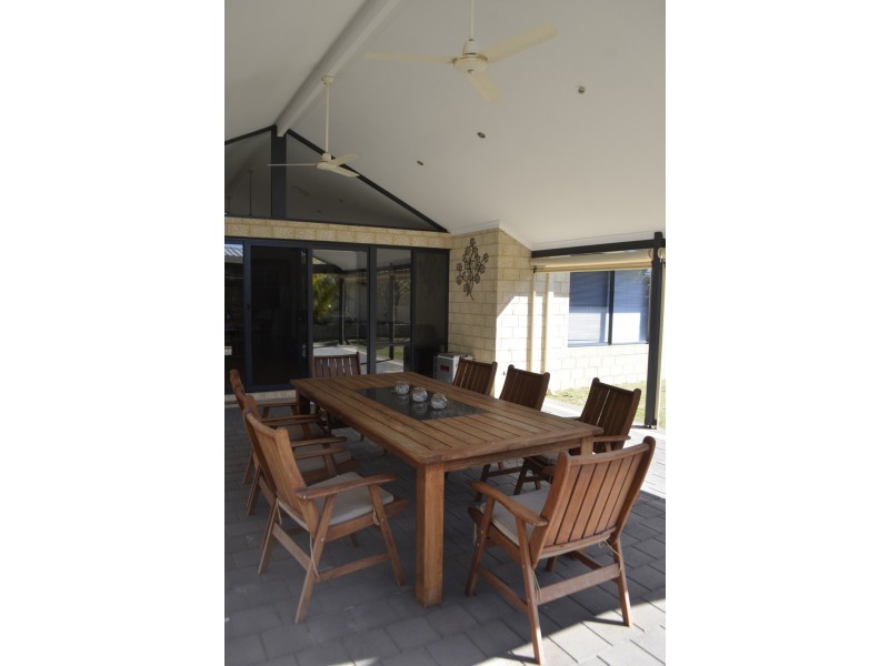 33 Wavecrest Circle, Drummond Cove WA 6532