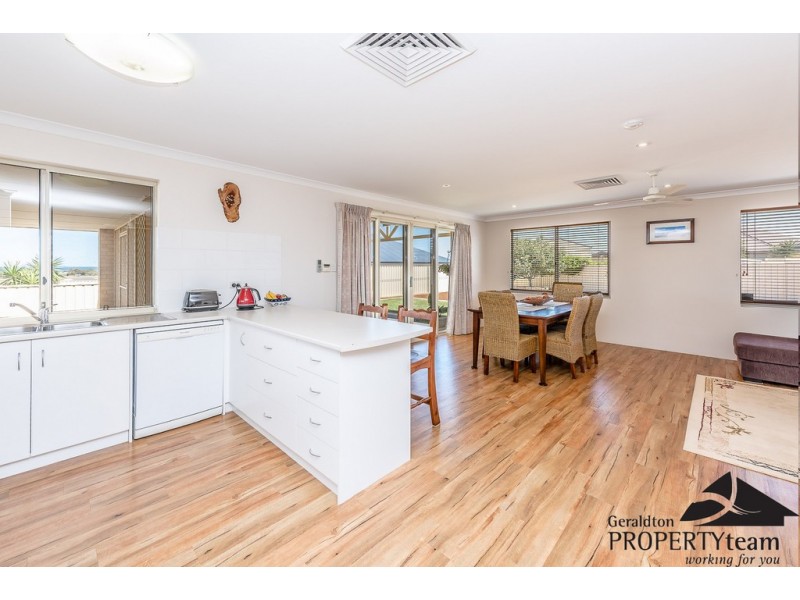 28 Half Moon Drive, Waggrakine WA 6530