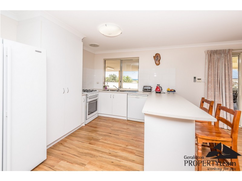 28 Half Moon Drive, Waggrakine WA 6530