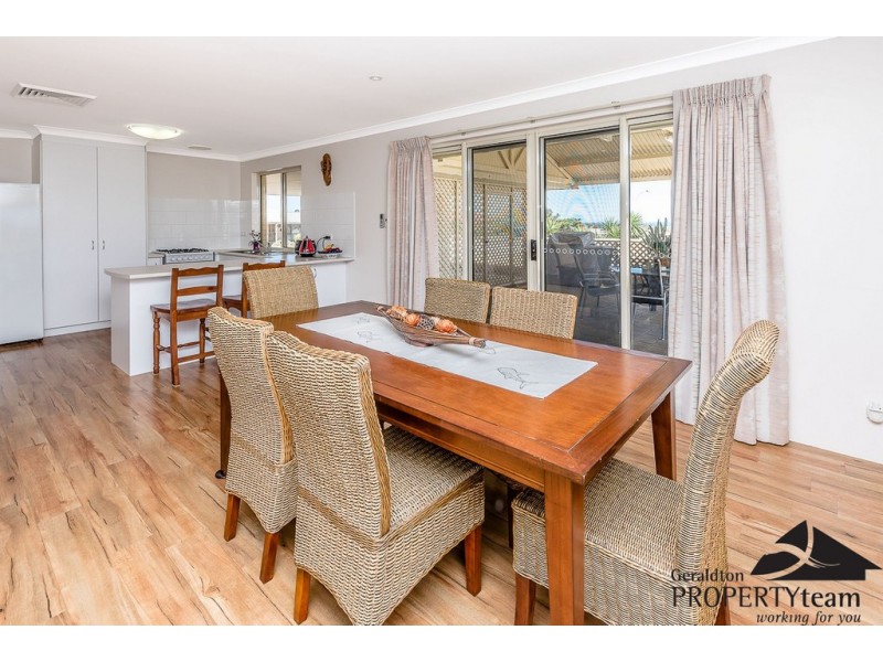 28 Half Moon Drive, Waggrakine WA 6530