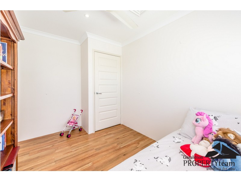 28 Half Moon Drive, Waggrakine WA 6530