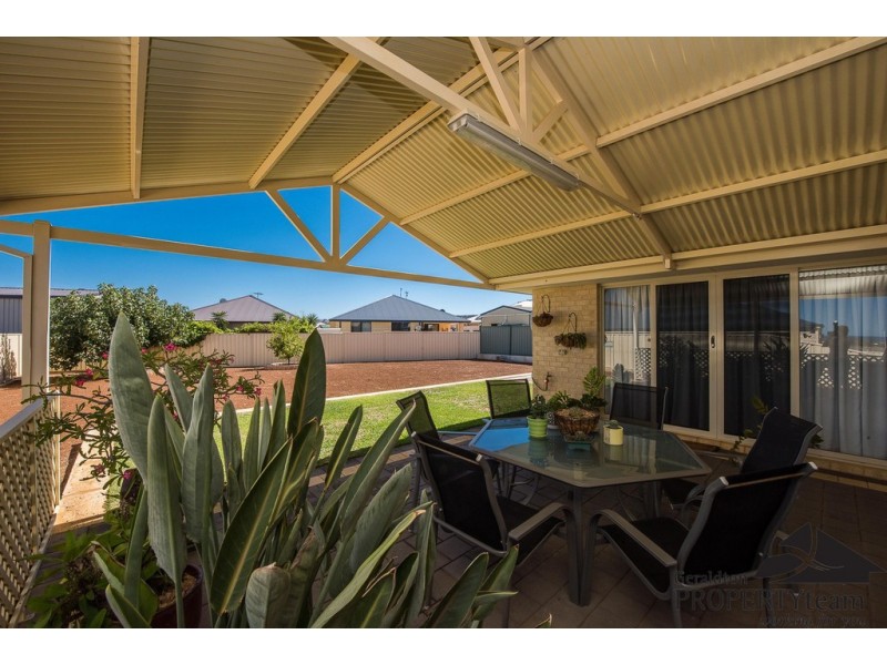 28 Half Moon Drive, Waggrakine WA 6530