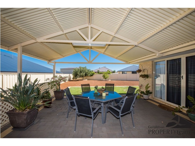 28 Half Moon Drive, Waggrakine WA 6530