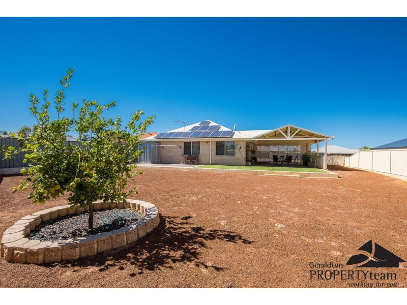 28 Half Moon Drive, Waggrakine WA 6530