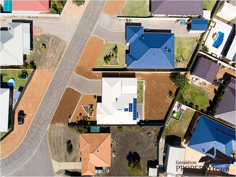 28 Half Moon Drive, Waggrakine WA 6530