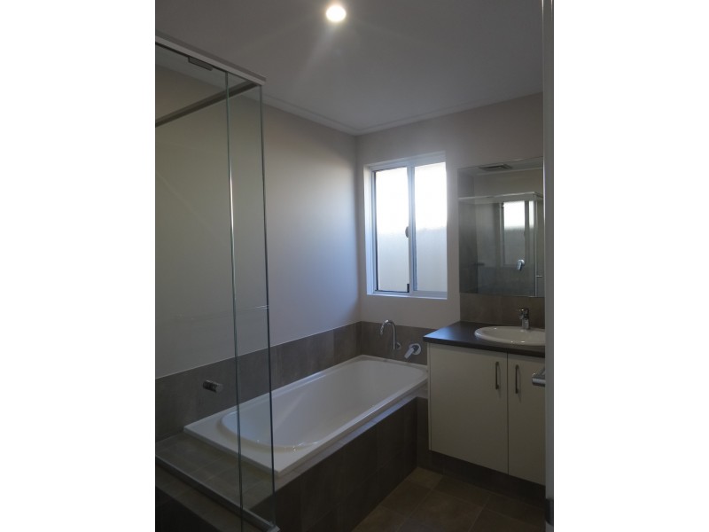 9 Lugger Outlook, Glenfield WA 6532