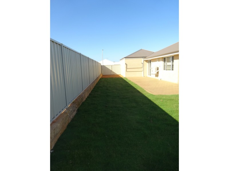 9 Lugger Outlook, Glenfield WA 6532