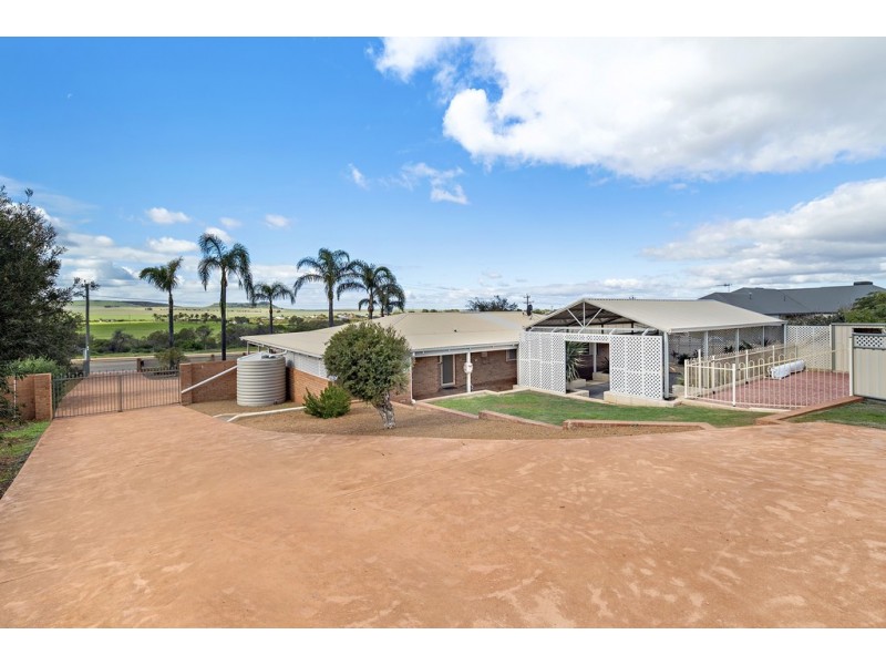 83 Sunnybanks Drive, Strathalbyn WA 6530