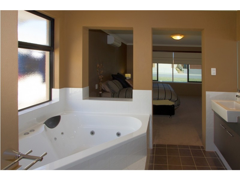 10 Ajax Drive, Wandina WA 6530