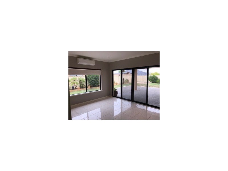 10 Ajax Drive, Wandina WA 6530