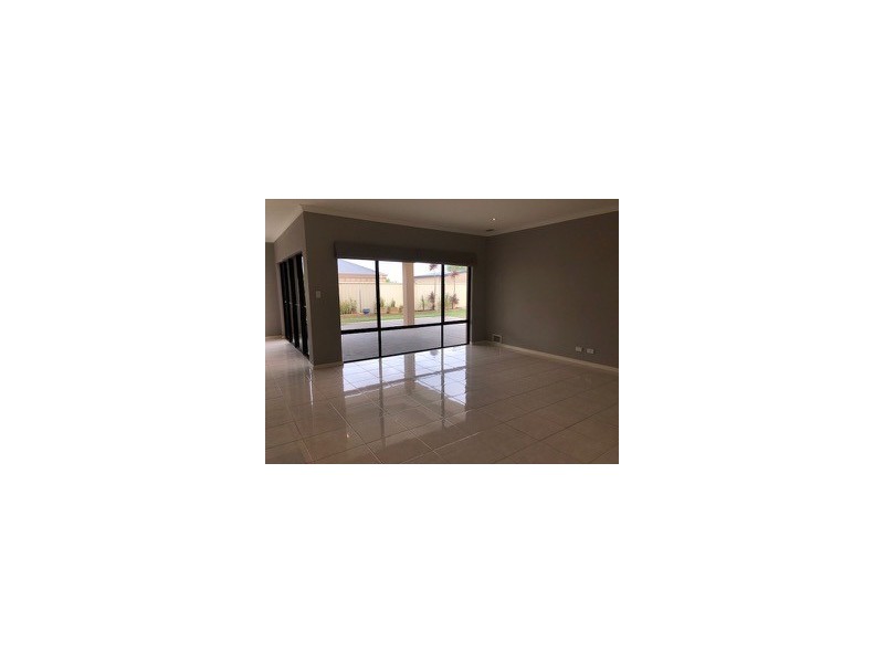 10 Ajax Drive, Wandina WA 6530