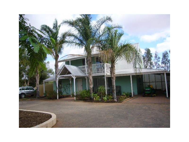 2 Leicester Close, Deepdale WA 6532