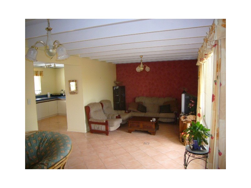 2 Leicester Close, Deepdale WA 6532