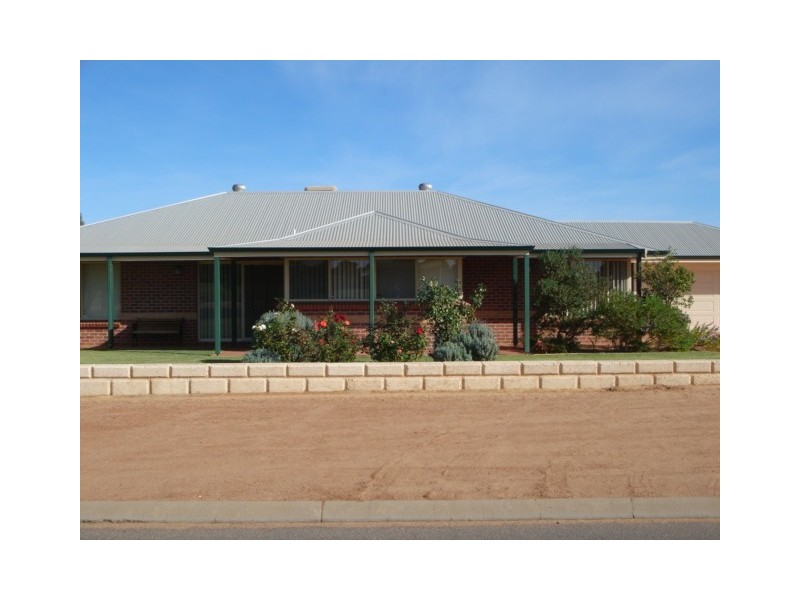 4 Sunnybanks Drive, Strathalbyn WA 6530