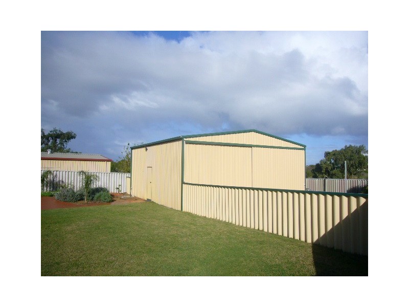 4 Sunnybanks Drive, Strathalbyn WA 6530