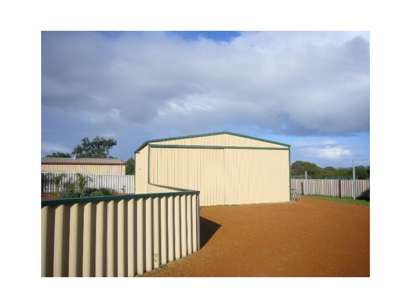 4 Sunnybanks Drive, Strathalbyn WA 6530