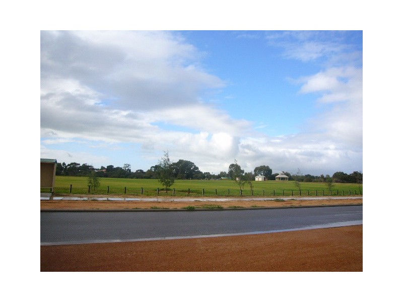 4 Sunnybanks Drive, Strathalbyn WA 6530