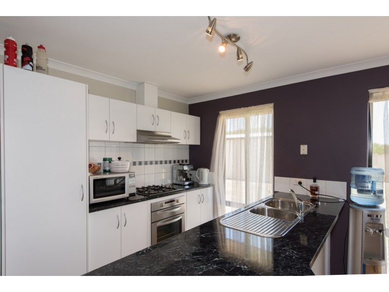 31 Wahn Avenue, Waggrakine WA 6530