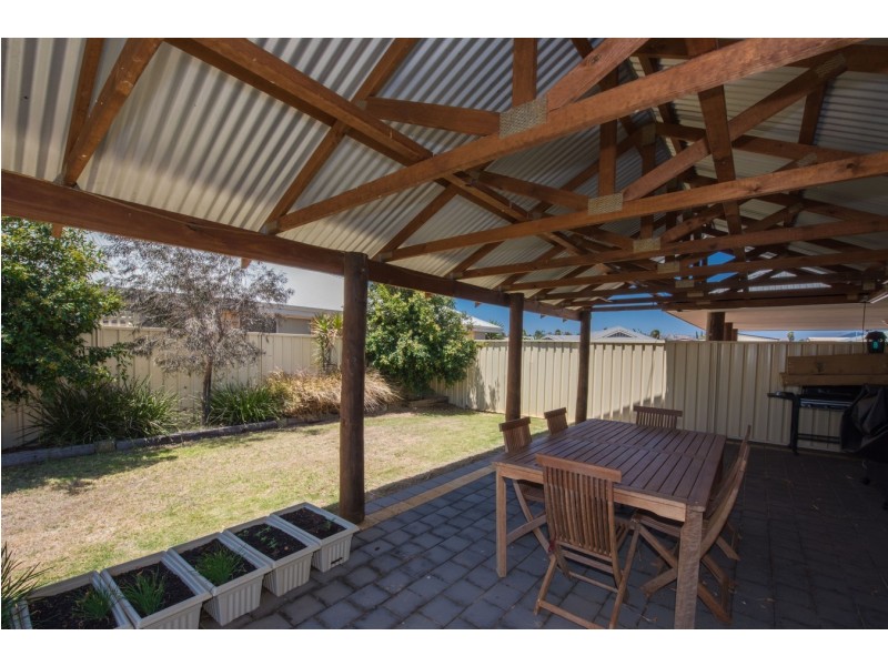 31 Wahn Avenue, Waggrakine WA 6530