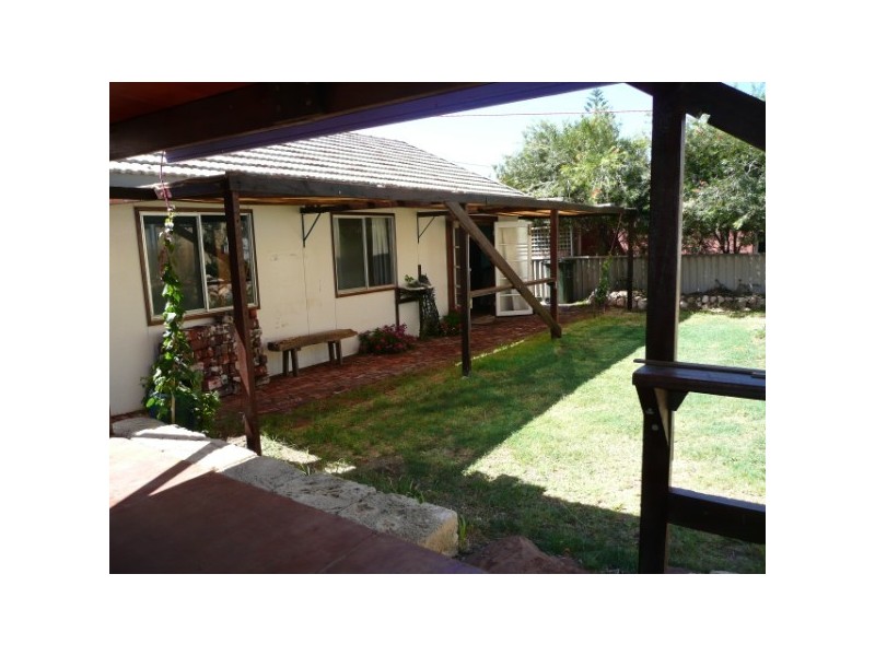 27 Bosuns Cres, West End WA 6530