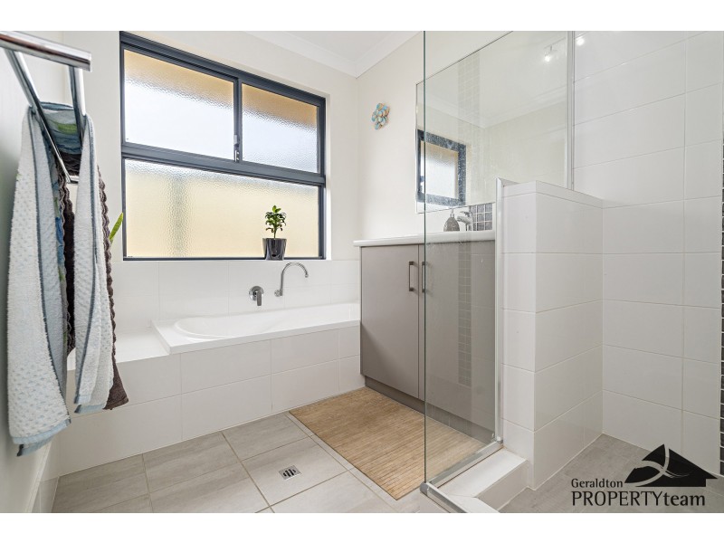 106 Moloney Street, Utakarra WA 6530