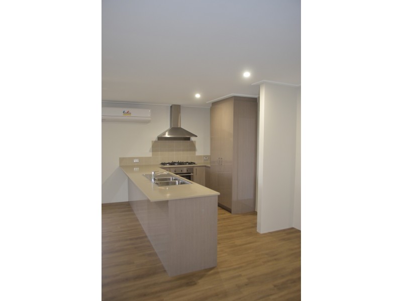 12 Beachcomber Hill, Glenfield WA 6532