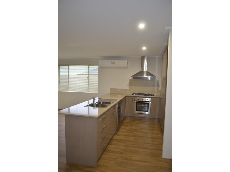 12 Beachcomber Hill, Glenfield WA 6532