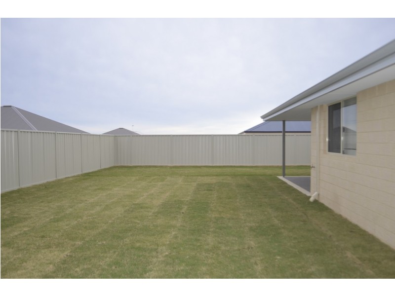 12 Beachcomber Hill, Glenfield WA 6532