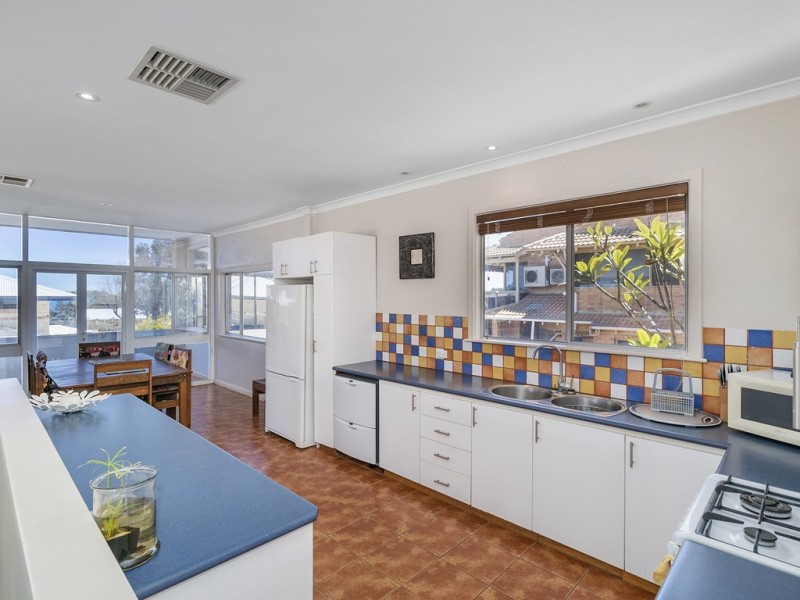 5 Hungerford Street, Bluff Point WA 6530