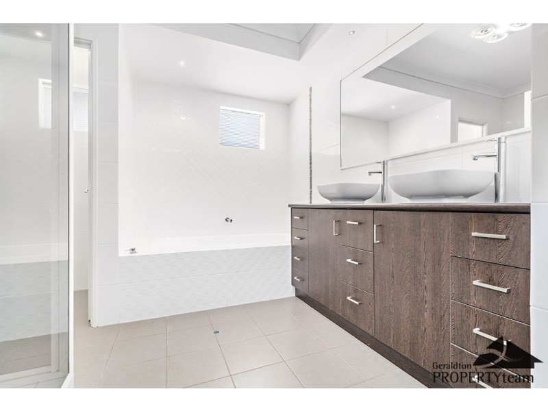 5 Hungerford Street, Bluff Point WA 6530