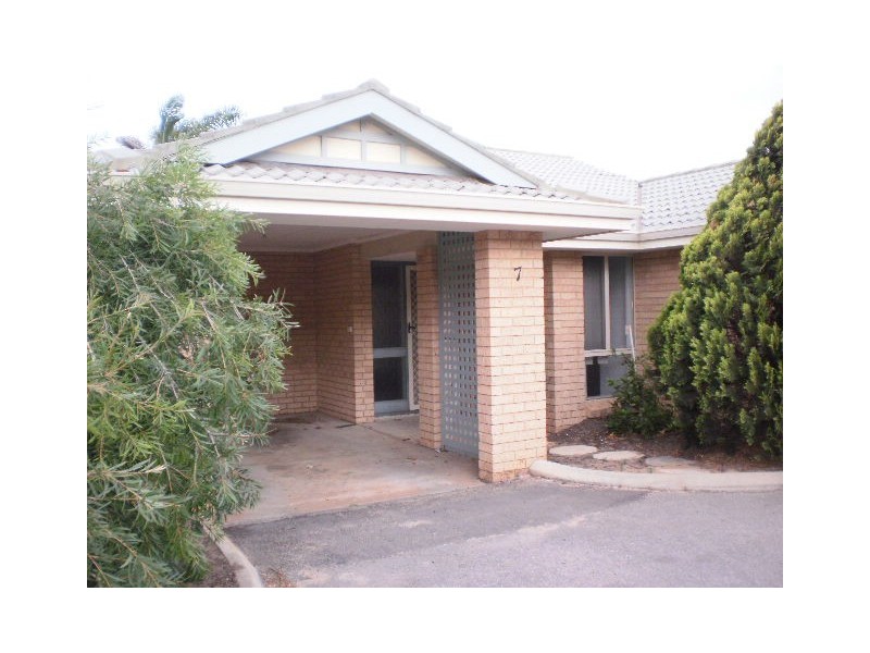 7/4  McDermott Drive, OCEAN RIDGE, Geraldton WA 6530