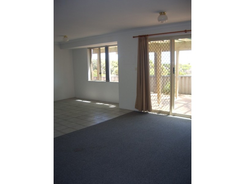 7/4  McDermott Drive, OCEAN RIDGE, Geraldton WA 6530