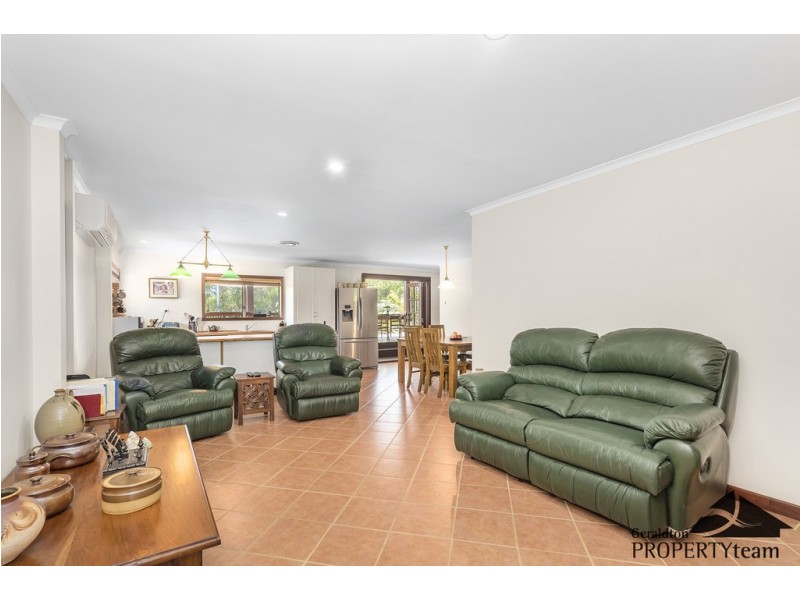 6 Peppin Place, Deepdale WA 6532