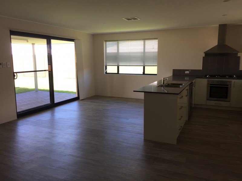 16 Lugger Outlook, Glenfield WA 6532