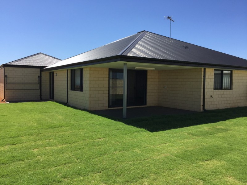 16 Lugger Outlook, Glenfield WA 6532