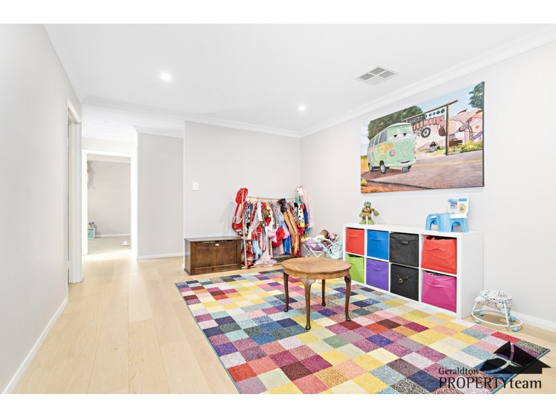 16 Edwin Crescent, Bluff Point WA 6530