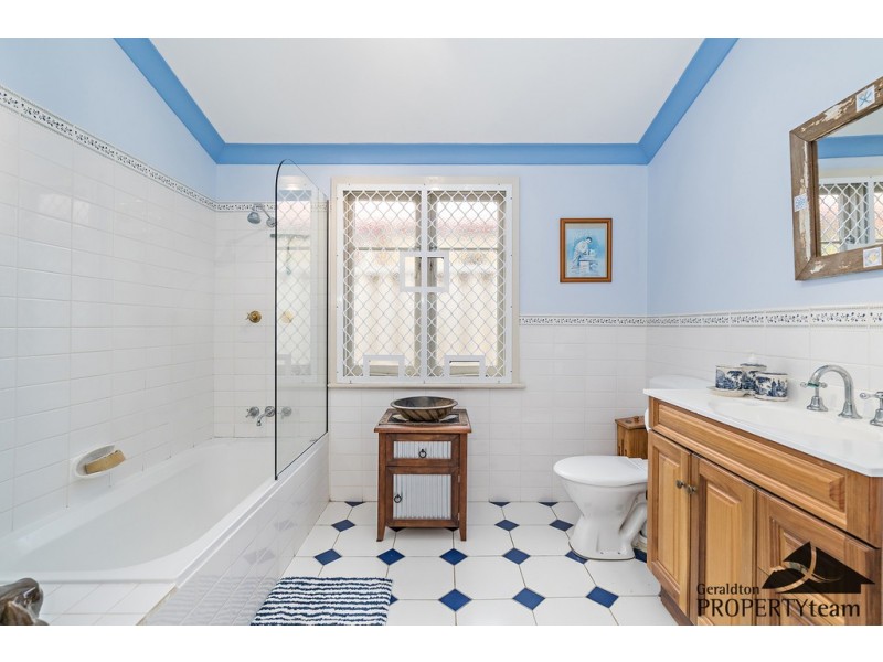 4 Grant Street, Beachlands WA 6530