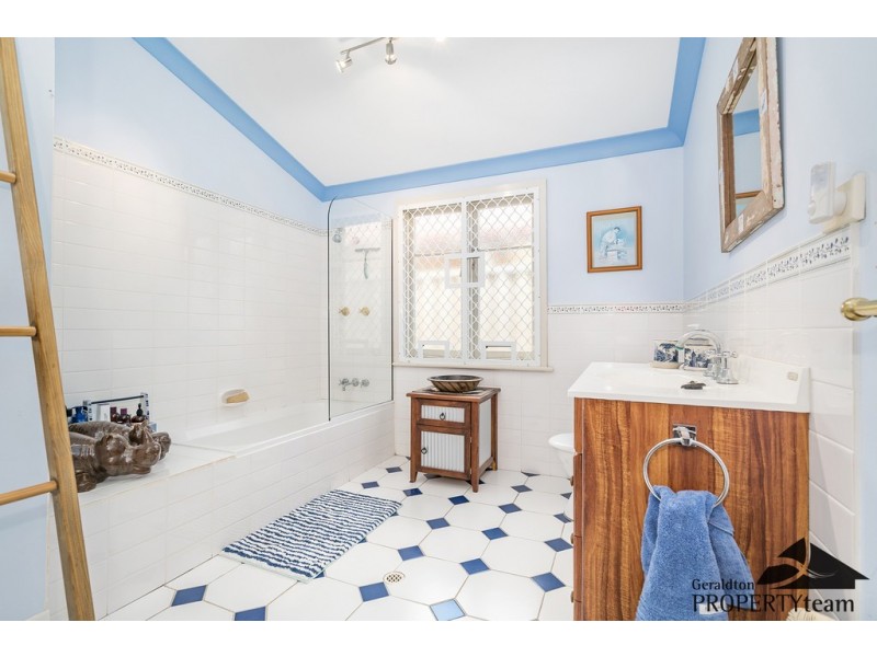 4 Grant Street, Beachlands WA 6530